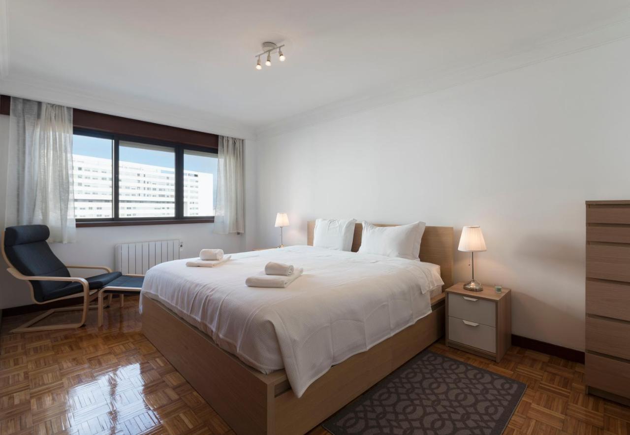 Lovelystay - Charming 3Br Flat W/ Free Parking In Devesas Vila Nova de Gaia Luaran gambar