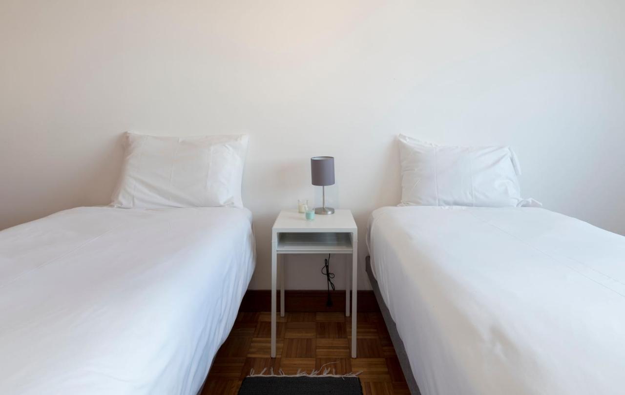 Lovelystay - Charming 3Br Flat W/ Free Parking In Devesas Vila Nova de Gaia Luaran gambar
