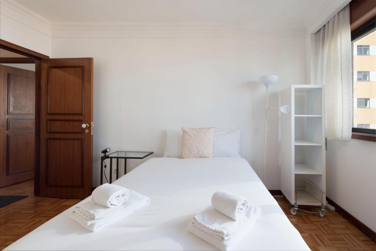 Lovelystay - Charming 3Br Flat W/ Free Parking In Devesas Vila Nova de Gaia Luaran gambar