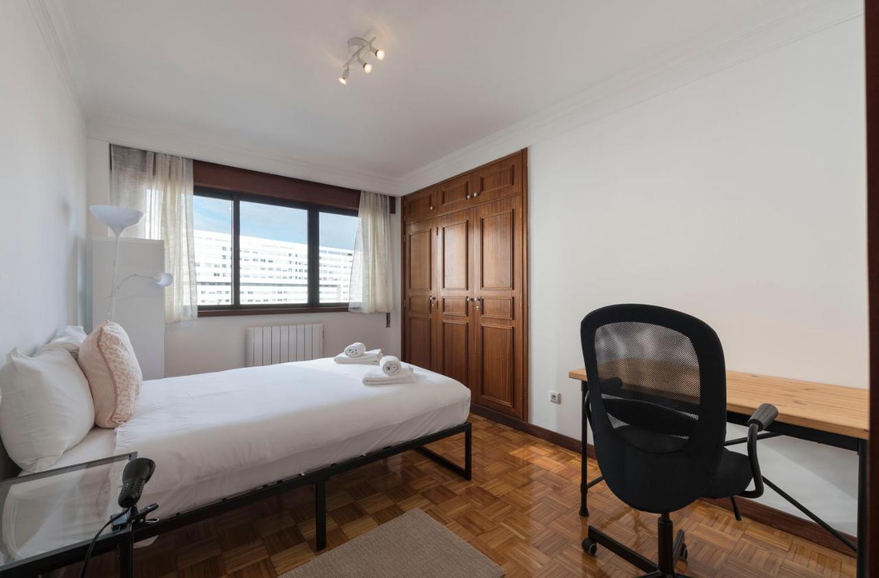 Lovelystay - Charming 3Br Flat W/ Free Parking In Devesas Vila Nova de Gaia Luaran gambar