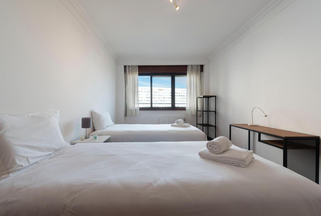 Lovelystay - Charming 3Br Flat W/ Free Parking In Devesas Vila Nova de Gaia Luaran gambar