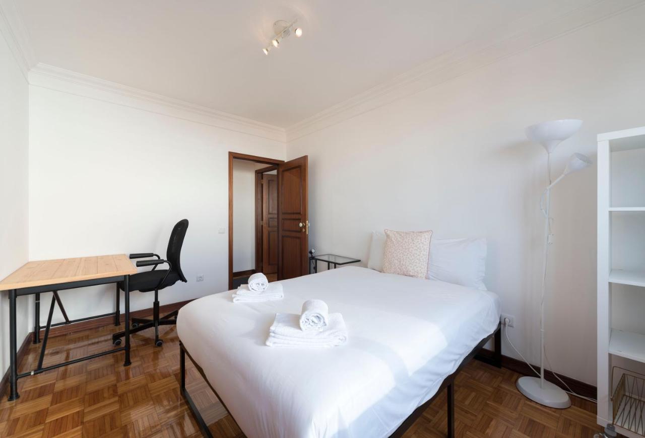 Lovelystay - Charming 3Br Flat W/ Free Parking In Devesas Vila Nova de Gaia Luaran gambar