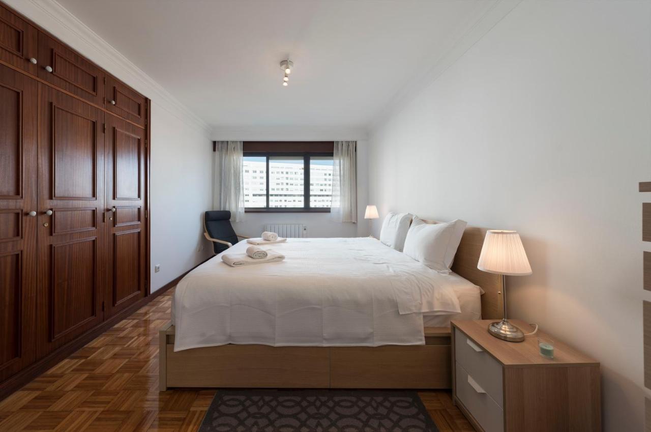 Lovelystay - Charming 3Br Flat W/ Free Parking In Devesas Vila Nova de Gaia Luaran gambar